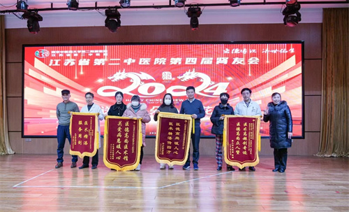 送锦旗.jpg