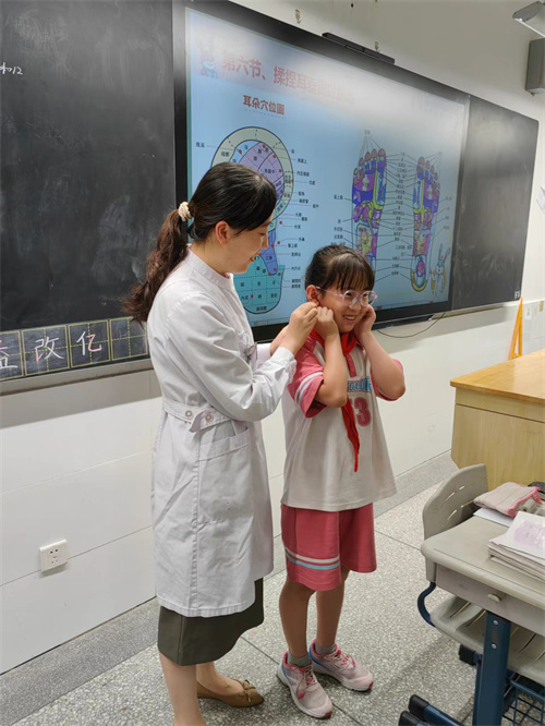 1728456306887941.jpg 3、学生互动.jpg