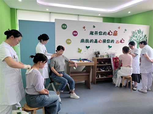1728456363936531.jpg 6、中医适宜技术体验1.jpg