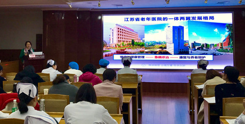 1521615260312302.jpg 莫永珍主任授课.jpg